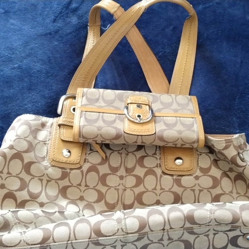 Coach Bag - Picture 2 of 8